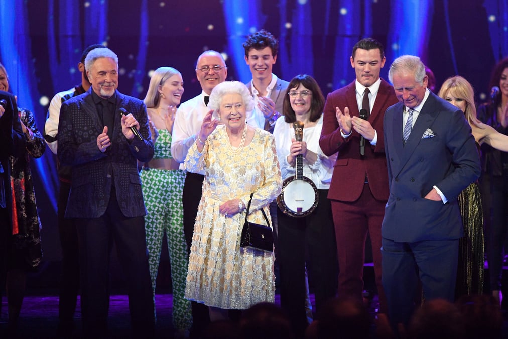 Concert a l'albert hall pour la reine elizabeth, qui fete ses 92 ans
