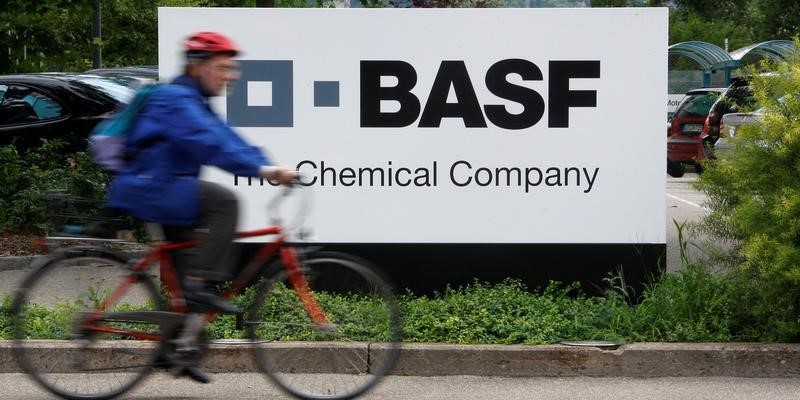 Basf fait mieux qu'attendu au 3e trimestre grace a la petrochimie
