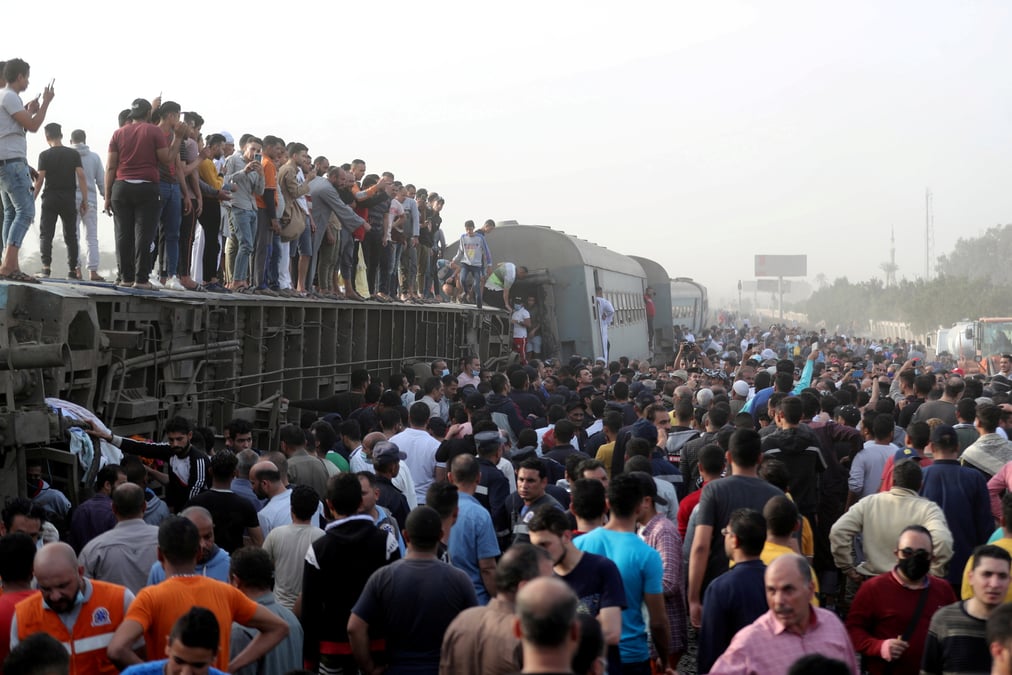 Egypte: le bilan de l'accident de train de dimanche s'eleve a 23 morts