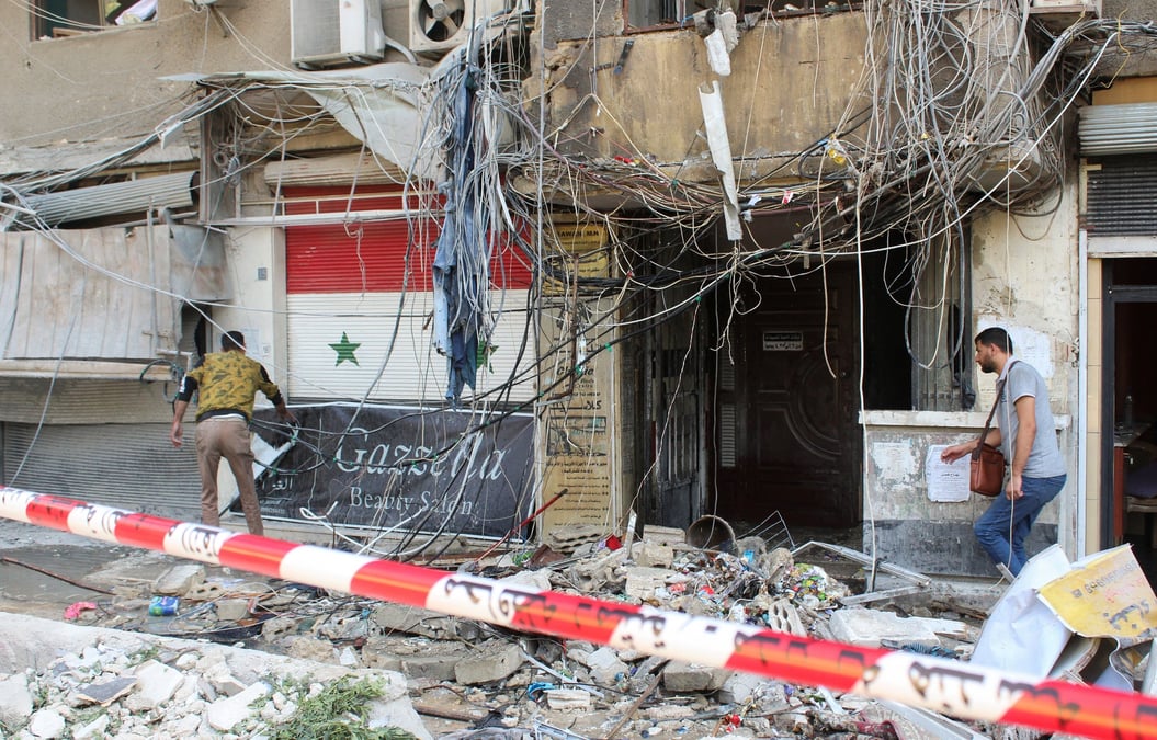 Consequences de la frappe israelienne dans la banlieue de mezzah, a l'ouest de la capitale syrienne, damas