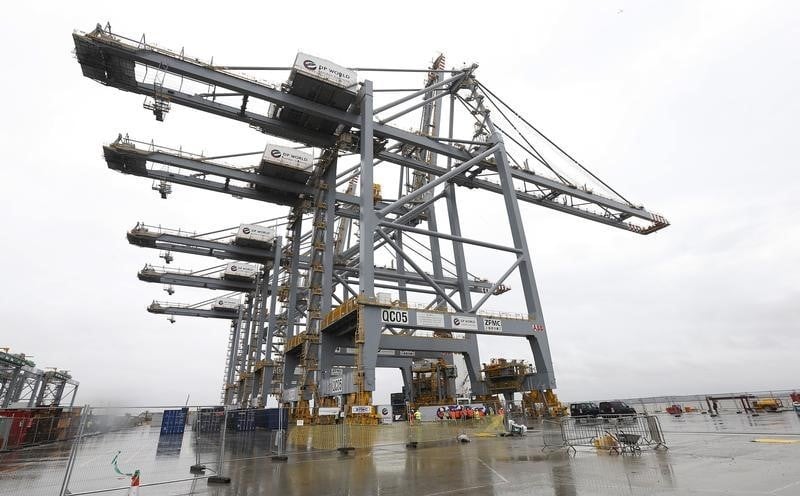 Le deficit commercial britannique se reduit