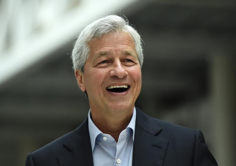 Le pdg de jpmorgan a touche 28 millions de dollars en 2016