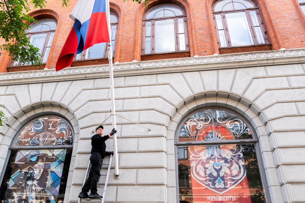 Le drapeau russe est retire de la ruslands hus (maison de la russie) a copenhague