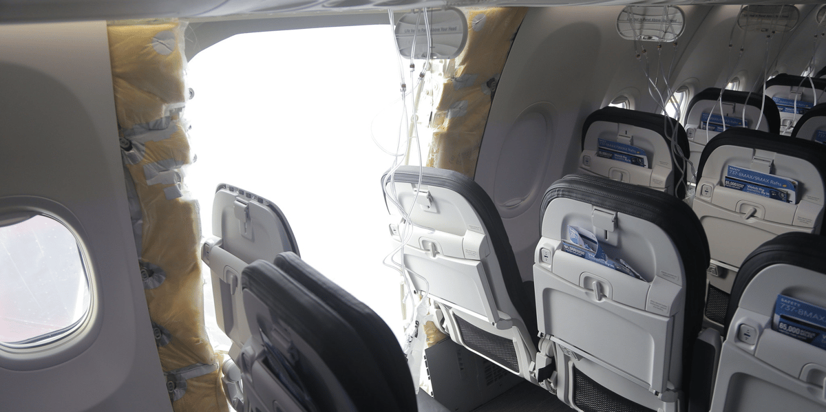 Le NTSB enquête sur les causes de l'incident du Boeing 737 MAX 9 d'Alaska Airlines.