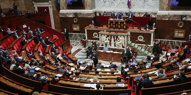 L'article 50-1 de la Constitution stipule que : « Devant l'une ou l'autre des assemblées, le Gouvernement peut (…) faire, sur un sujet déterminé, une déclaration qui donne lieu à débat et peut, s'il le décide, faire l'objet d'un vote sans engager sa responsabilité ».