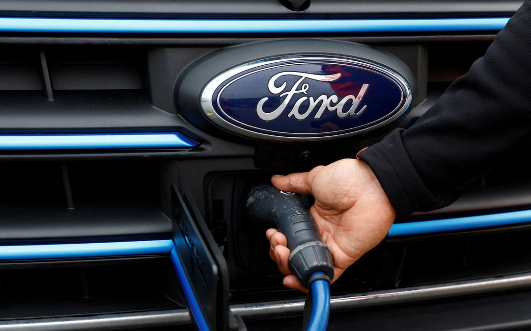 Cable de recharge sur une ford e-transit a londres