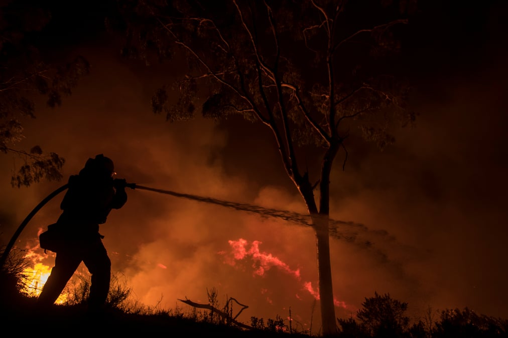 La californie ravagee par les incendies, pres de 200.000 evacues