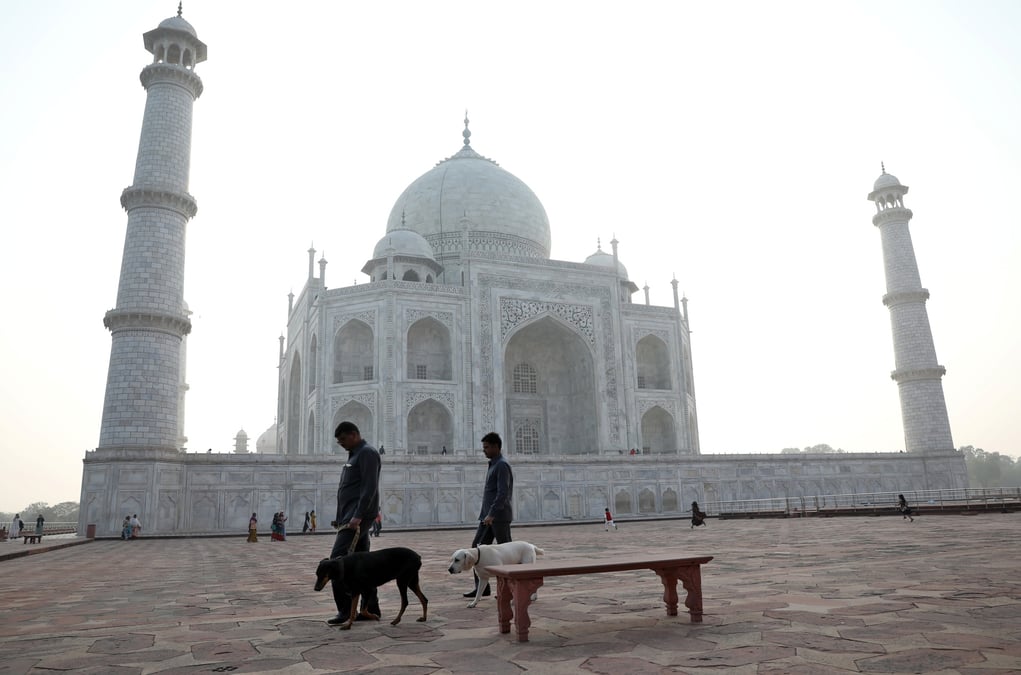 Coronavirus: l'inde ferme le taj mahal, impose des restrictions de voyage
