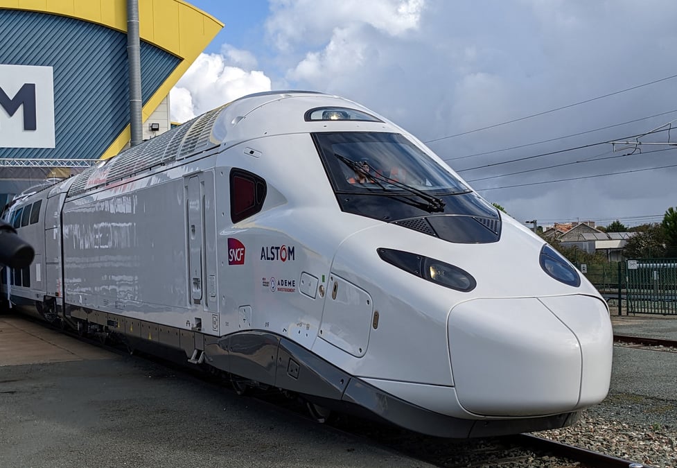 Proxima est entrée en négociation exclusive pour acheter 12 trains, des Avelia Horizon, soit le modèle du TGV M que la SNCF doit mettre en service au second semestre 2025.  (Photo d'illustration d'un train SNCF)