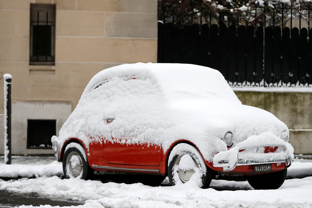 La neige perturbe la circulation en france, vols annules a orly