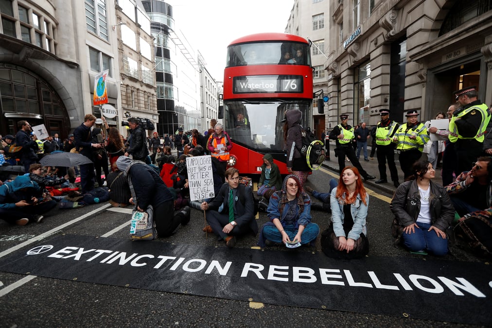 Les militants d'extinction rebellion ciblent la city
