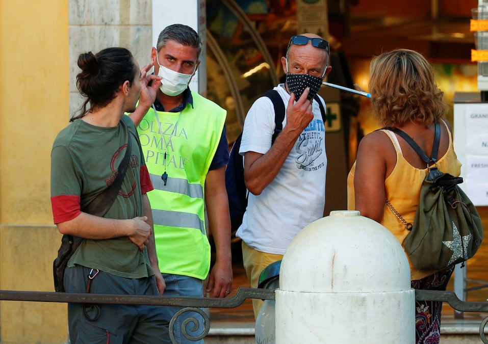 L'italie depasse les 1.000 cas quotidiens, une premiere depuis mai