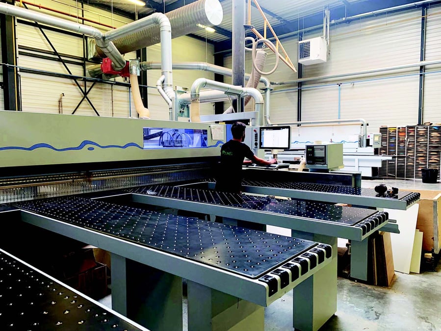 l’Atelier Panel comprend une dizaine de machines de découpe et de commande numérique, très énergivores,