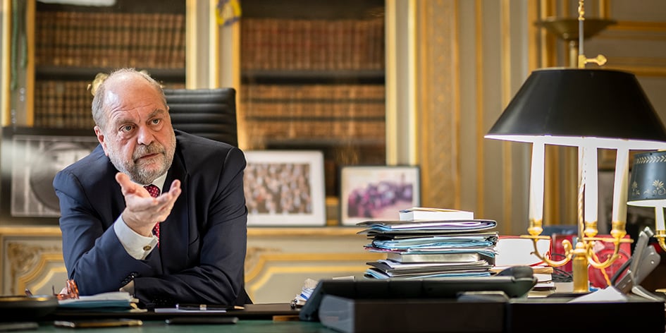 Eric Dupond-Moretti dans son bureau du ministère de la justice