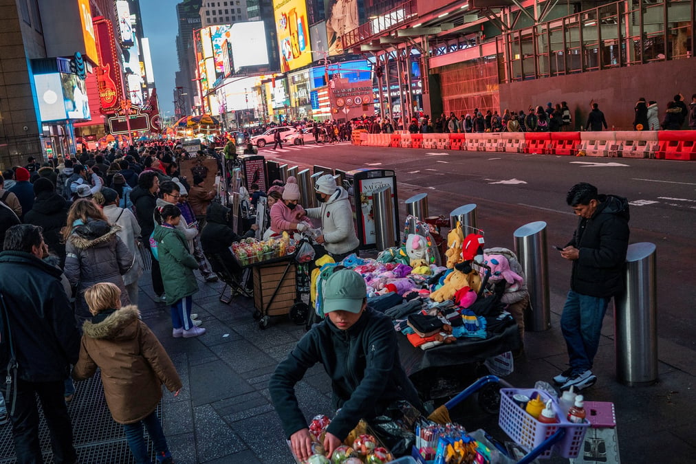 Des personnes a times square, a new york
