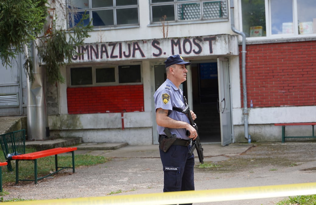 Trois morts dans une fusillade dans une ecole de l'ouest de la bosnie