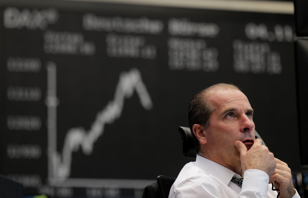 Un trader a la bourse de francfort, en allemagne
