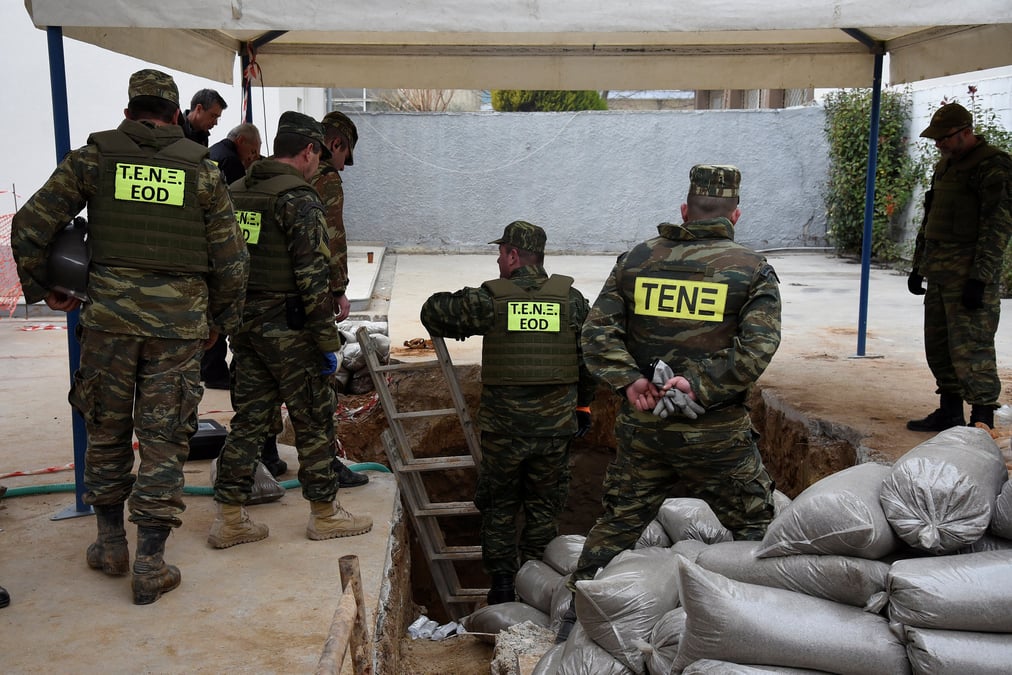 Evacuation pour desamorcer une bombe de la seconde guerre mondiale en grece