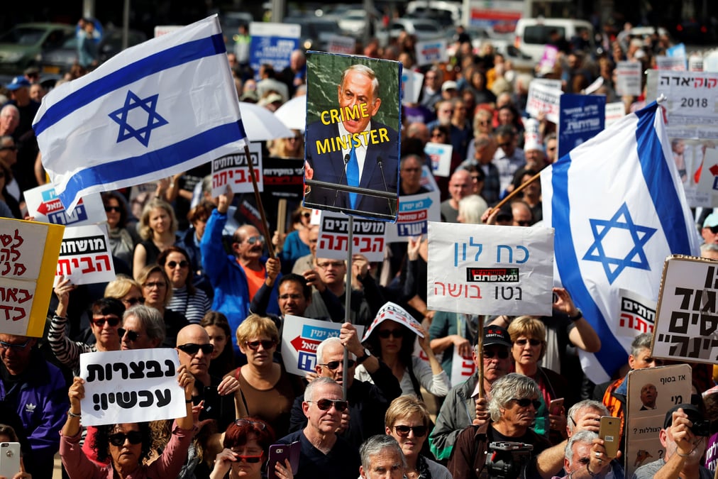 Des manifestants israeliens demandent la demission de netanyahu