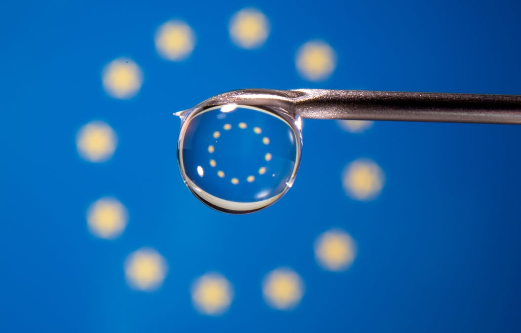 Coronavirus: l'ue menace de durcir sa position sur les exportations de vaccins