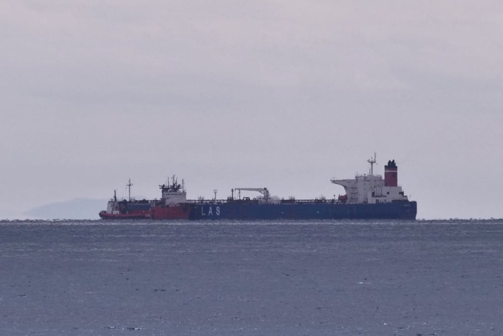Paris demande la liberation des equipages des deux petroliers grecs saisis par l'iran