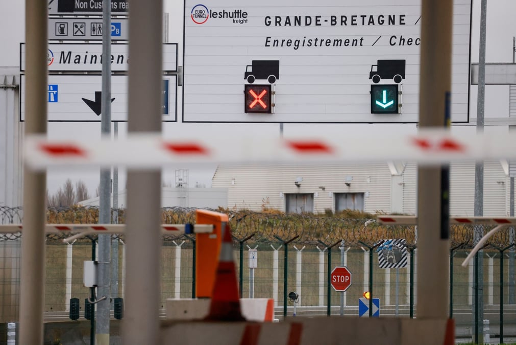 La france autorise une reprise limitee des deplacements en provenance du royaume-uni