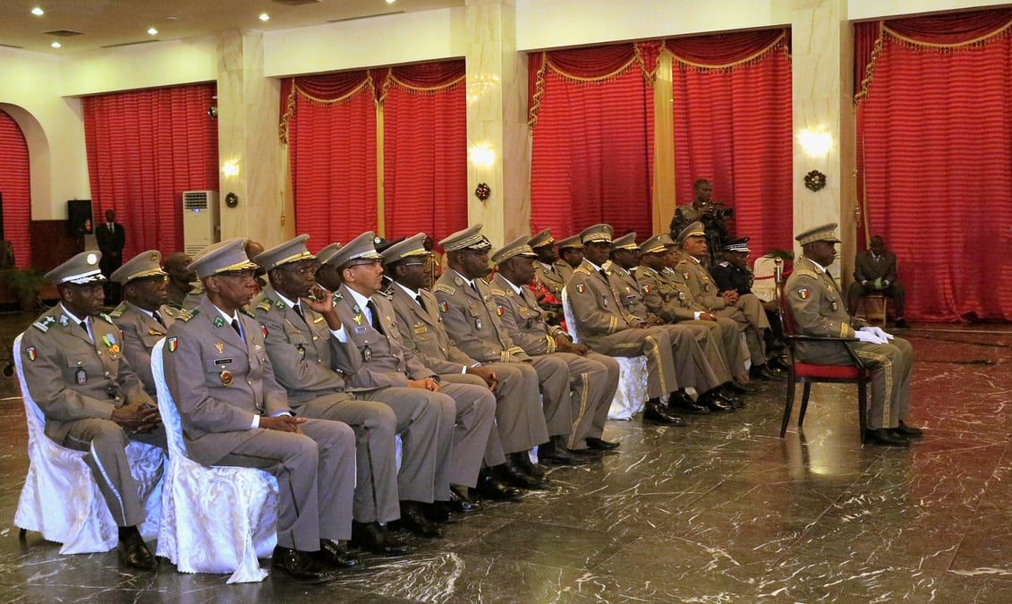 Mali: la junte ordonne la reouverture des frontieres