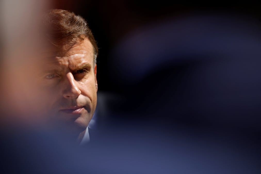 Le president emmanuel macron visite le parc eolien offshore de saint-nazaire