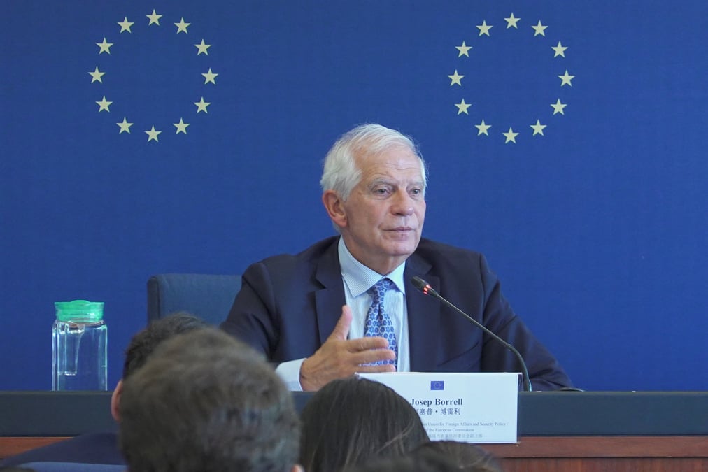 Le haut representant de l'union europeenne pour les affaires etrangeres, josep borrell, participe a une conference de presse a pekin