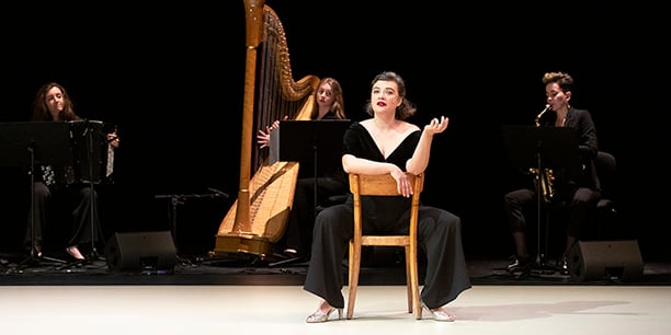 Rosemary Standley dans la reprise de « Carmen » par François Gremaud.