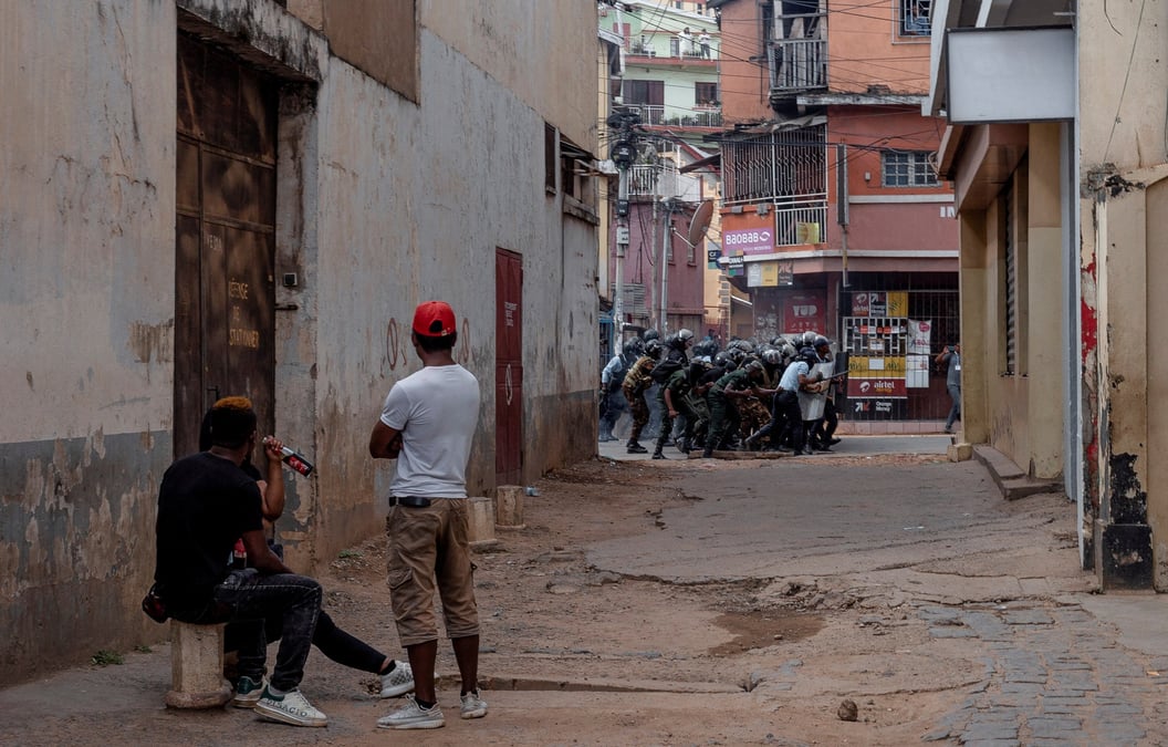 La police malgache disperse des opposants a l'approche des elections presidentielles