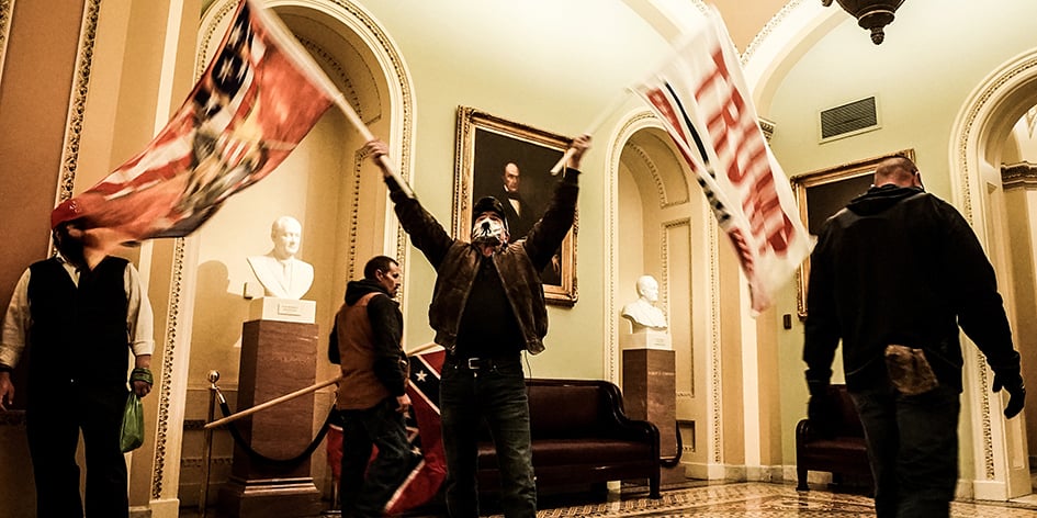 Le 6 janvier 2021, à Washington, plus de 2.500 partisans du républicain avaient pris d’assaut le Congrès pour empêcher la validation de la victoire de Joe Biden.