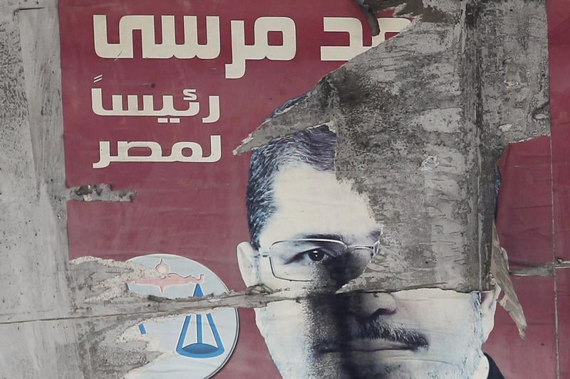Les Frères musulmans rejettent les accusations visant Morsi
