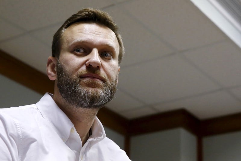 L'opposant russe navalny et des partisans pris a partie