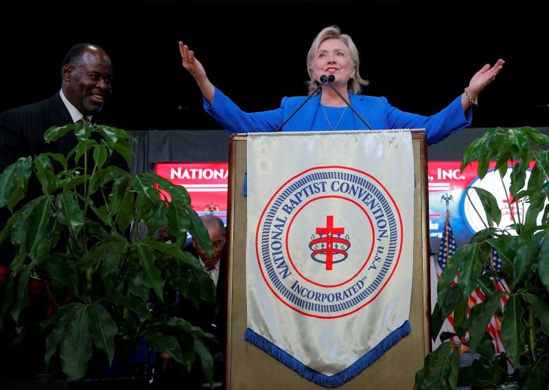 Clinton compte recentrer sa campagne sur elle