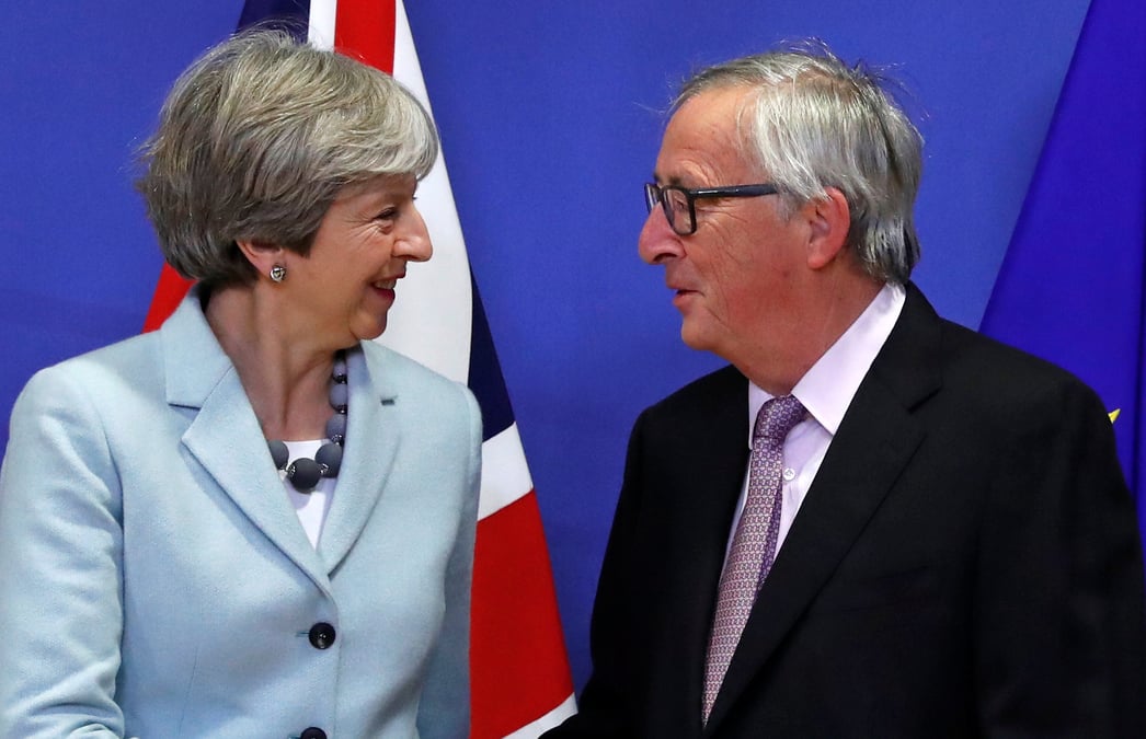 "fumee blanche" a bruxelles ou may et juncker tentent de finaliser un accord
