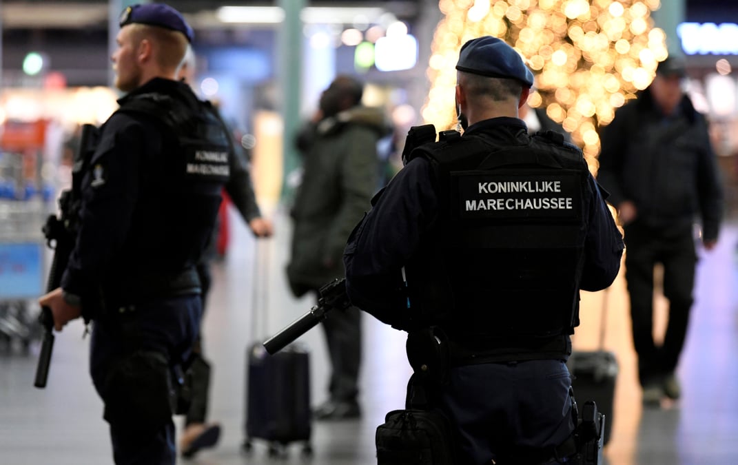 La police neerlandaise arrete un homme soupconne d'etre le baron de la drogue en asie