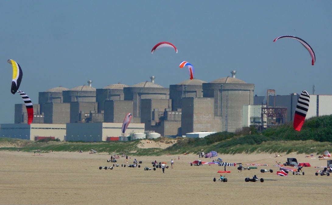 Située au bord de la mer du Nord, Gravelines est la plus grande centrale nucléaire d’Europe occidentale.