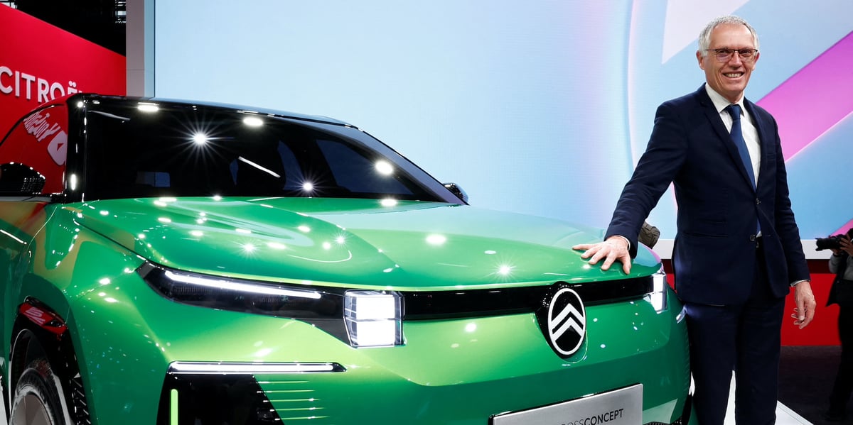 Carlos Tavares devant le concept de C5 Aircross, le 14 octobre dernier, au Mondial de l'Auto de Paris.