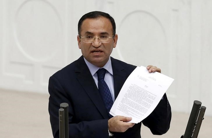 La turquie dit de washington de cesser de soutenir "les terroristes"