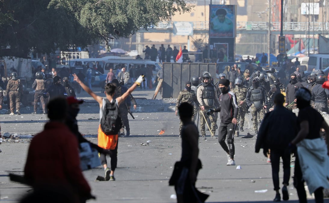 Irak: heurts entre forces de securite et manifestants a bagdad