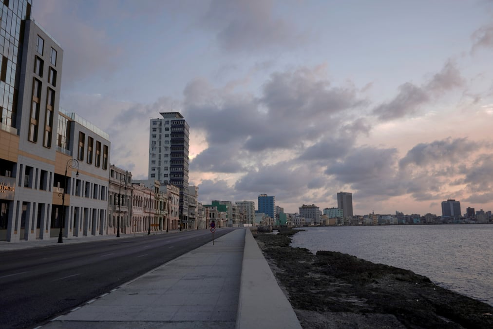 Cuba ouvre son economie aux petites entreprises privees