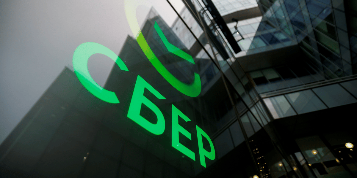 Ukraine: les sanctions ciblent les banques russes mais restent limitees