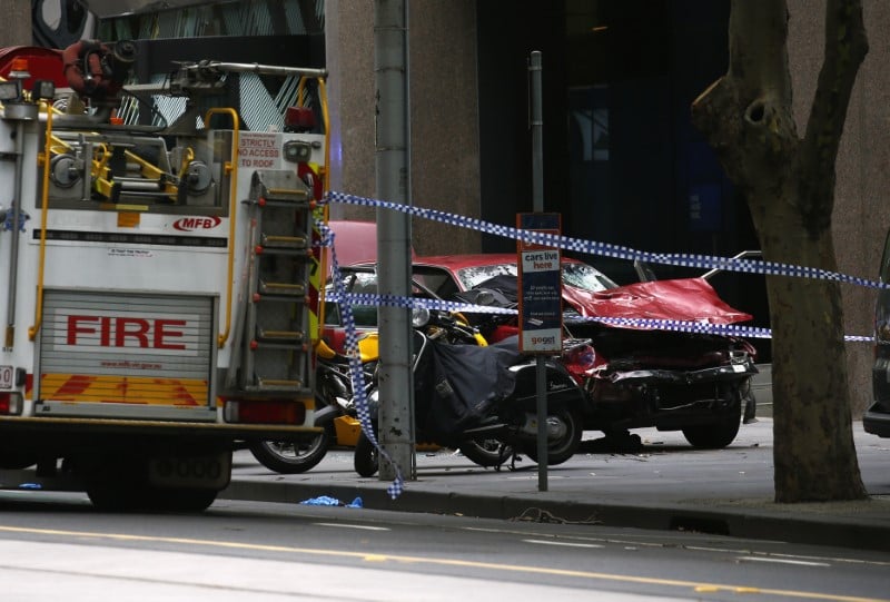 Une voiture fonce sur des pietons a melbourne