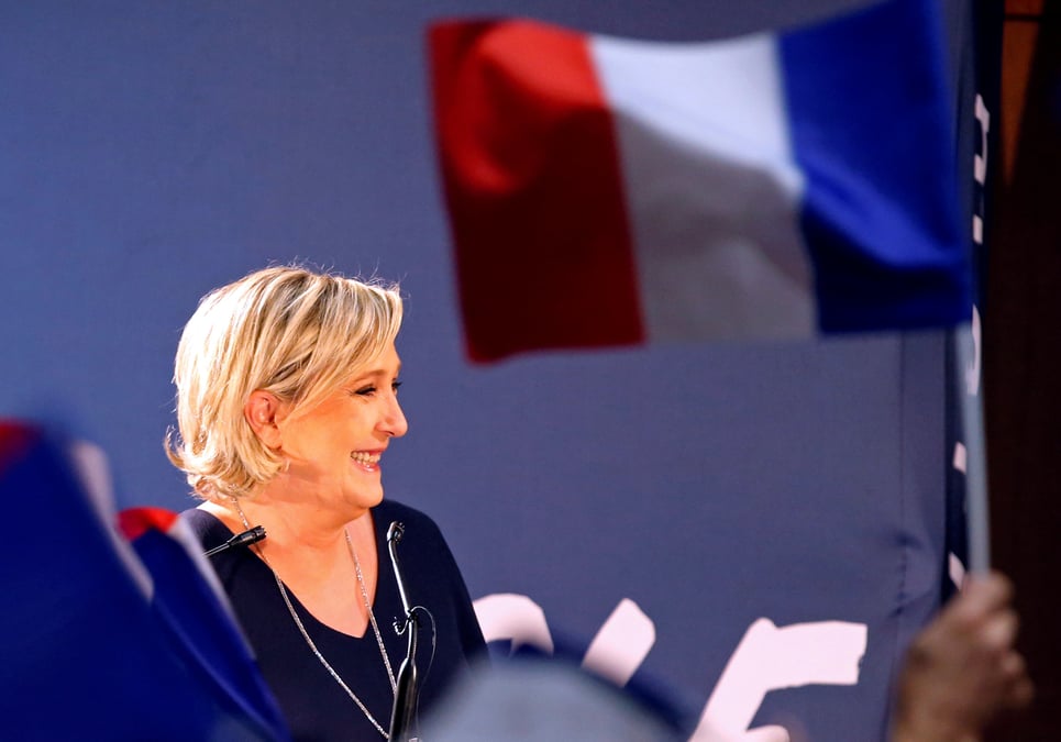 Le pen (26,5%) devance macron (25,5%) et fillon (18%), selon un sondage ifop