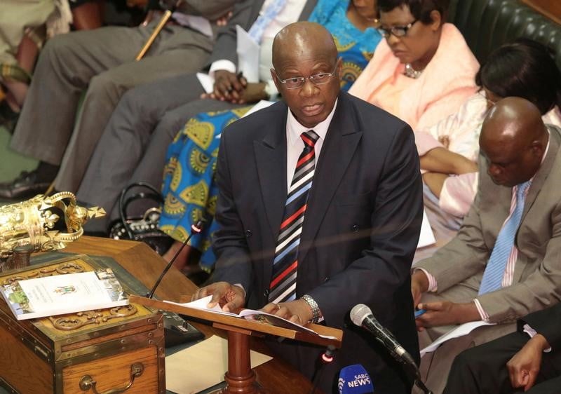 Mugabe a jusqu'a lundi pour quitter la presidence du zimbabwe