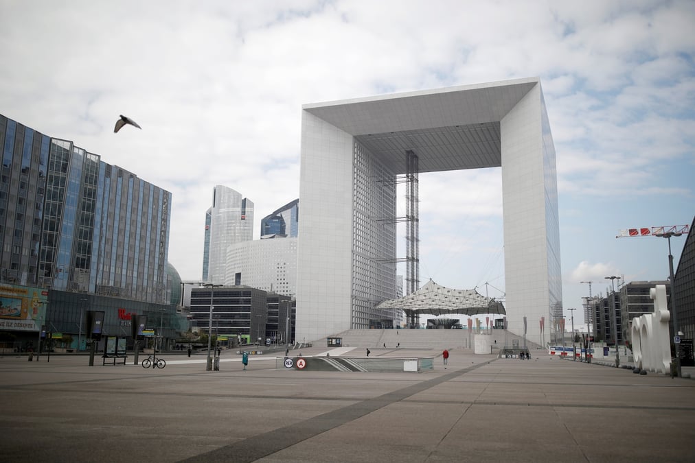 Paris-La Défense, quartier d'affaires, Puteaux, Grande Arche, confinement,