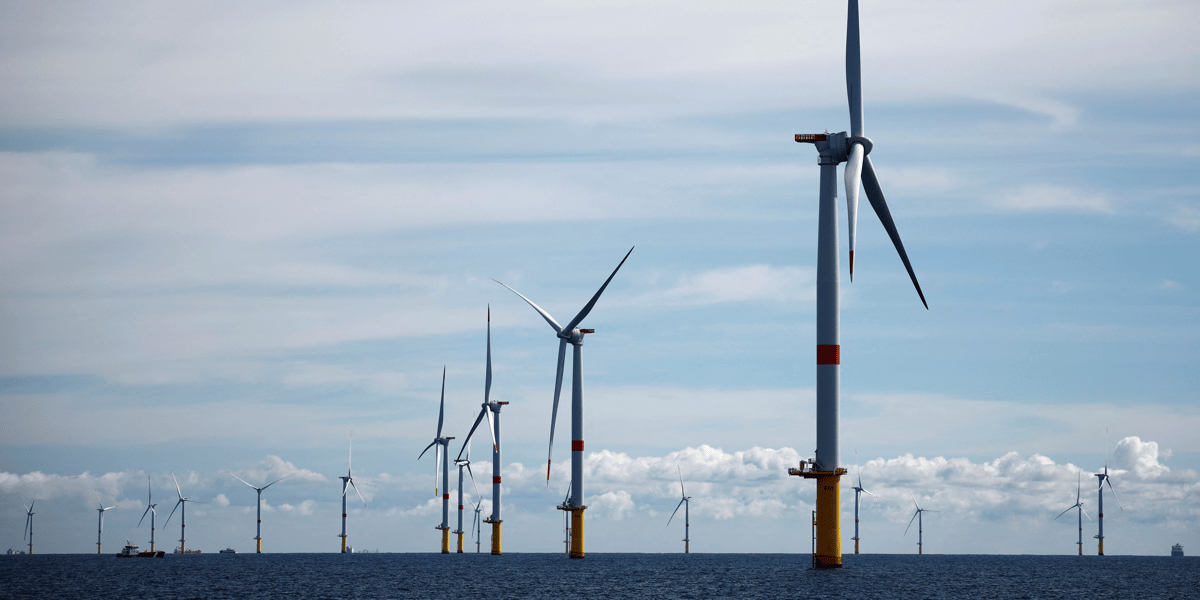 Le parc eolien offshore de saint-nazaire, dans l'ouest de la france