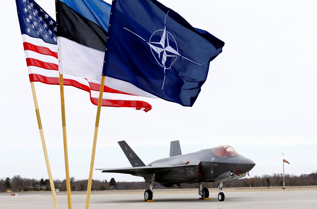 Deux chasseurs furtifs f-35 deployes en estonie