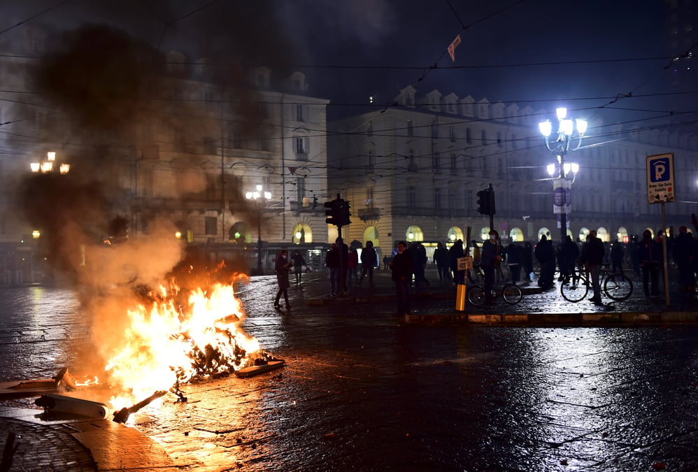 Incidents a milan et turin lors de manifestations anti-couvre-feu